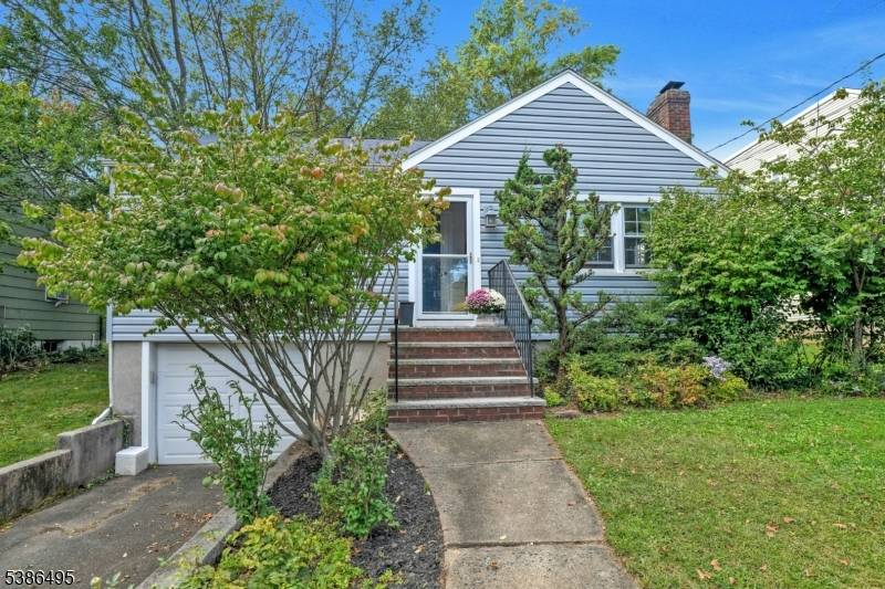 Fanwood Boro, NJ 07023,15 La Grande Ave