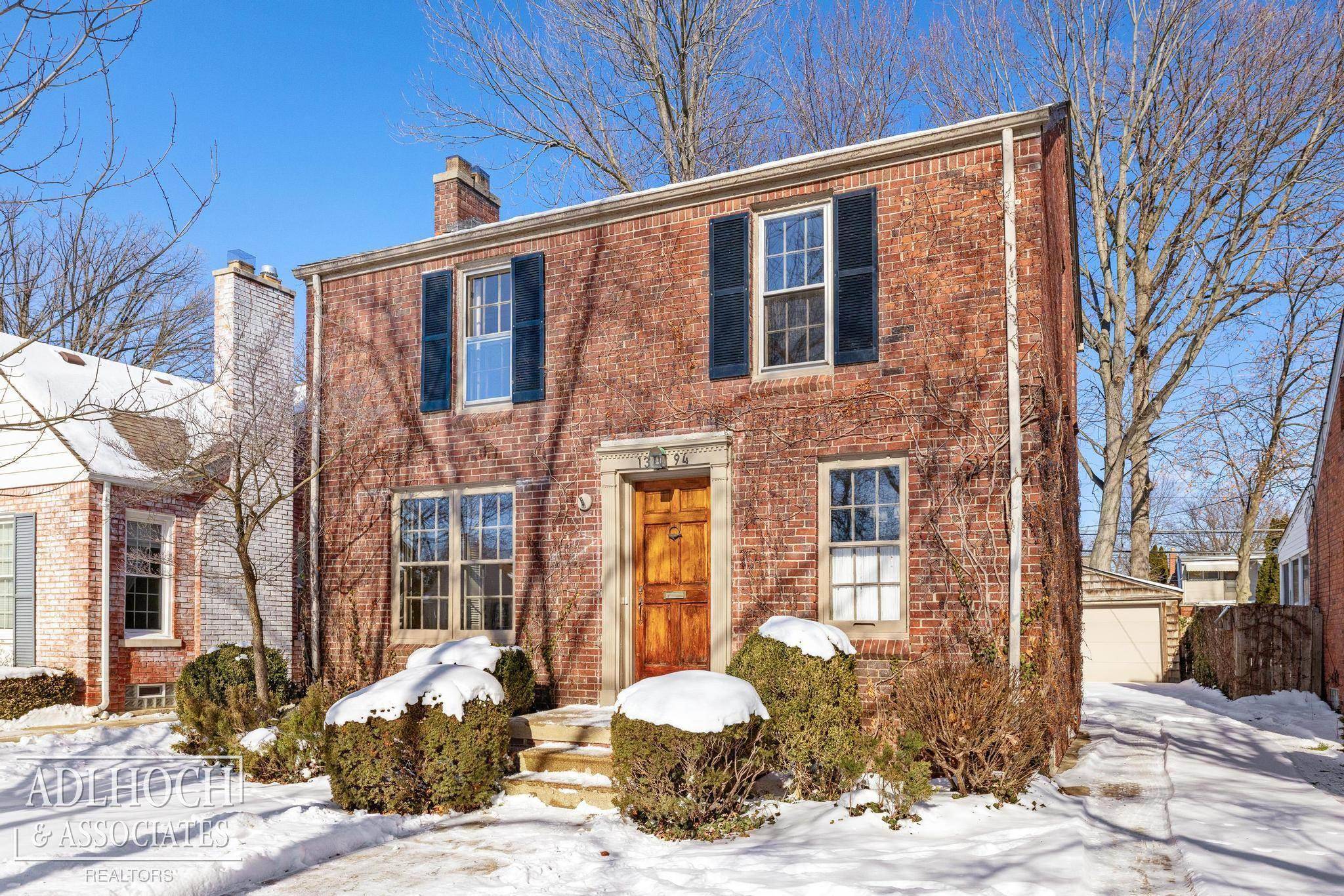 Grosse Pointe Woods, MI 48236,1394 Hampton RD