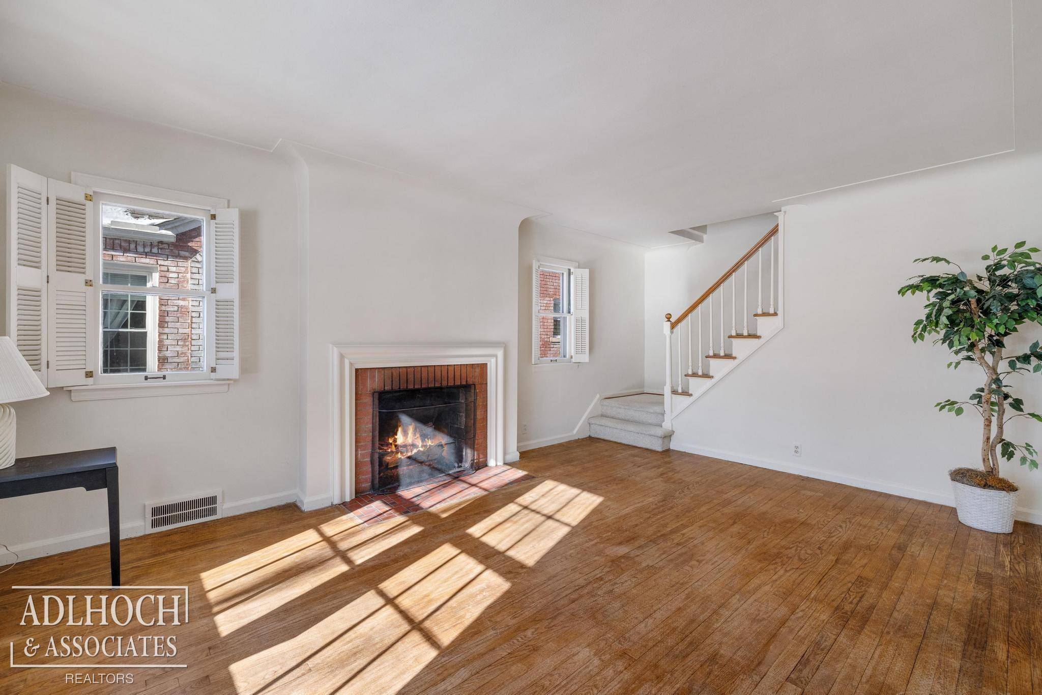 Grosse Pointe Woods, MI 48236,1394 Hampton RD