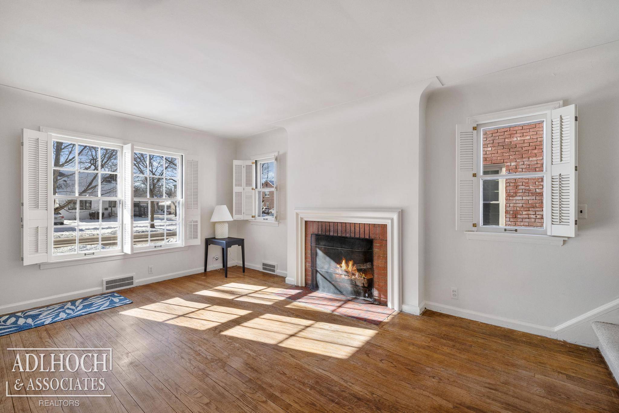 Grosse Pointe Woods, MI 48236,1394 Hampton RD