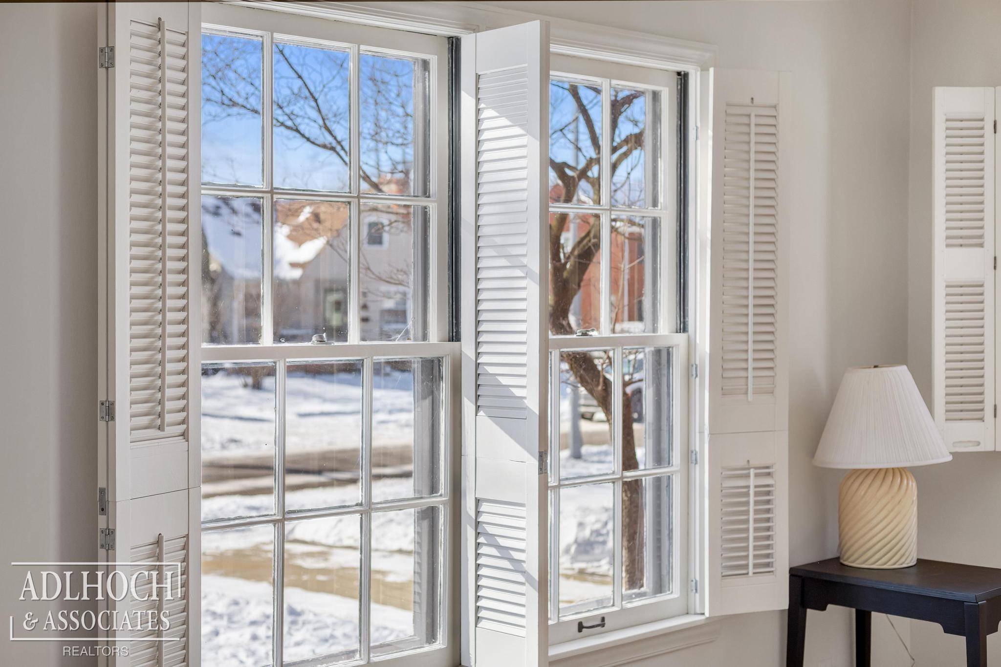 Grosse Pointe Woods, MI 48236,1394 Hampton RD