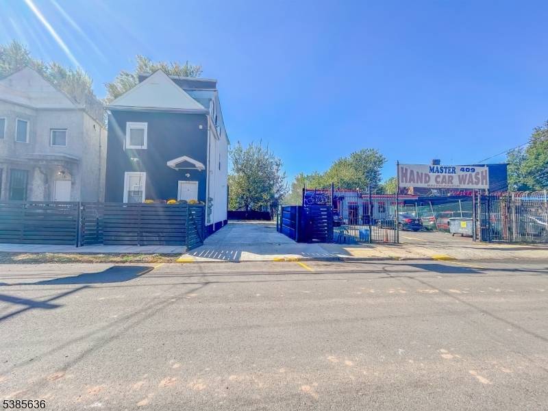 Newark City, NJ 07103,413 S 16Th St