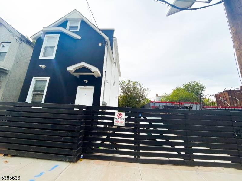 Newark City, NJ 07103,413 S 16Th St