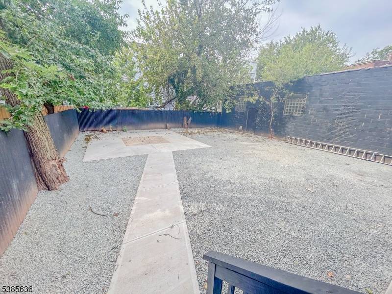 Newark City, NJ 07103,413 S 16Th St