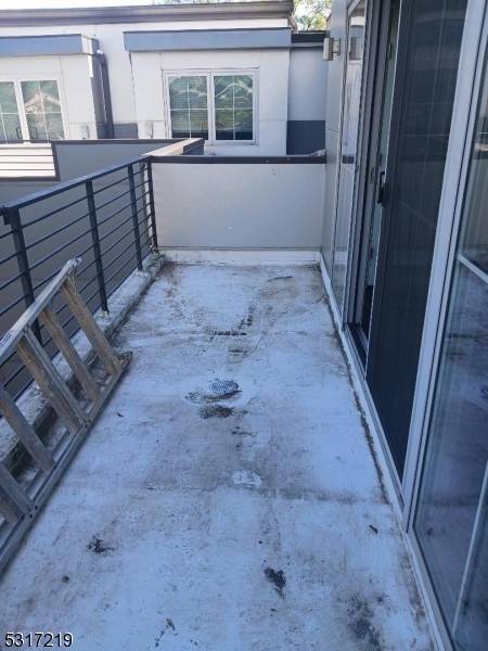 Morristown Town, NJ 07960,10 Ford Ave #303