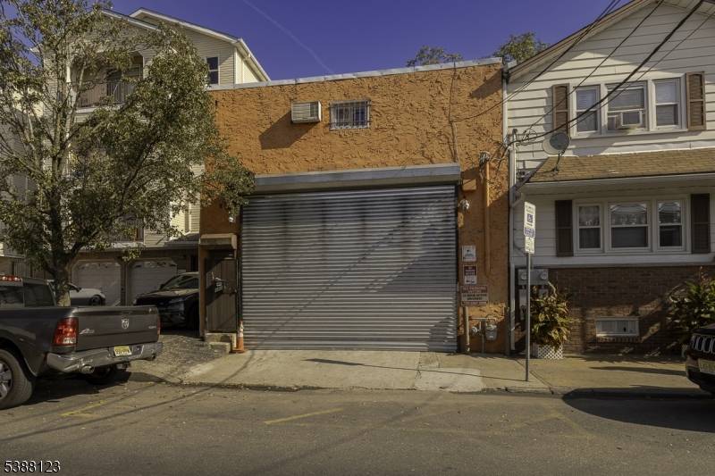 Newark City, NJ 07105,150 E Kinney St