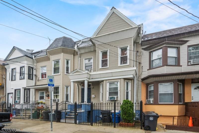 Newark City, NJ 07104,93 Garside St