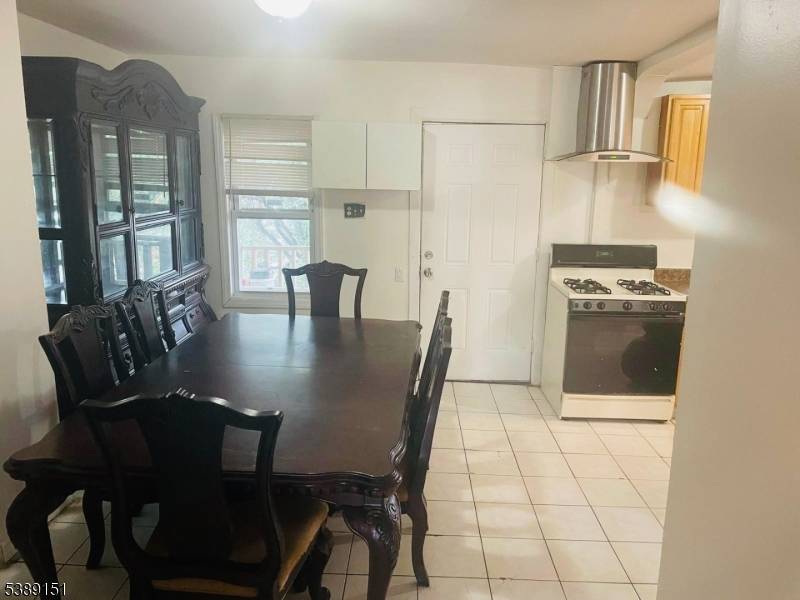 Newark City, NJ 07104,62 Highland Ave #2