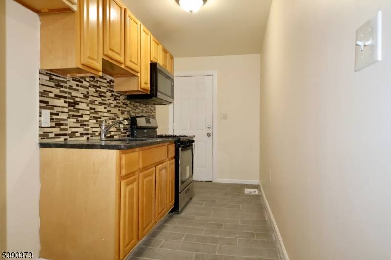 Newark City, NJ 07104,89 Cutler St #1