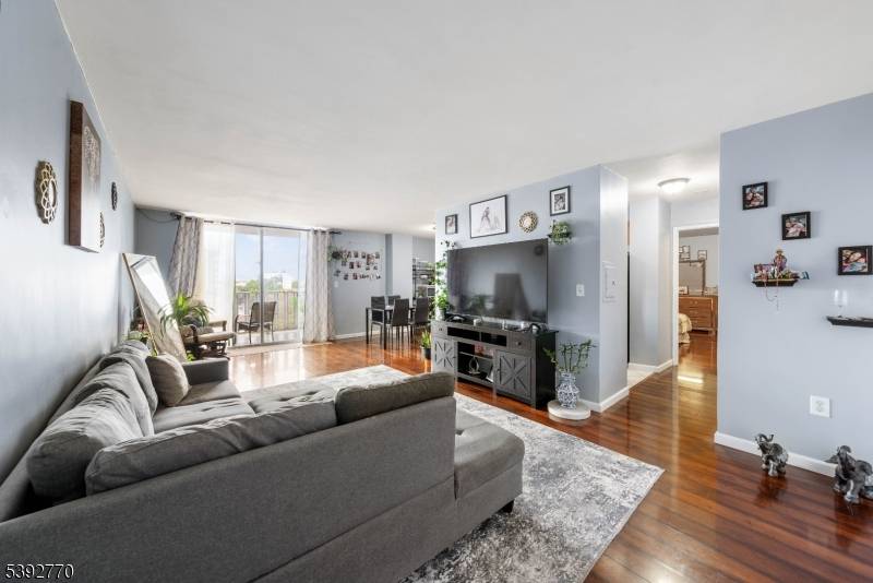 Elizabeth City, NJ 07208,704 712 N Broad St #8B