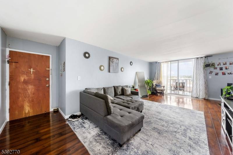 Elizabeth City, NJ 07208,704 712 N Broad St #8B