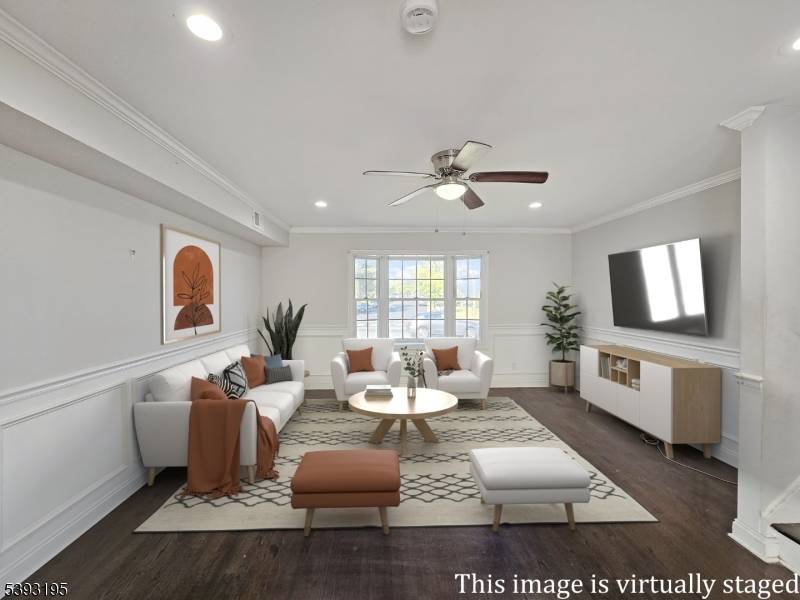 Somerville Boro, NJ 08876,484 E Main St