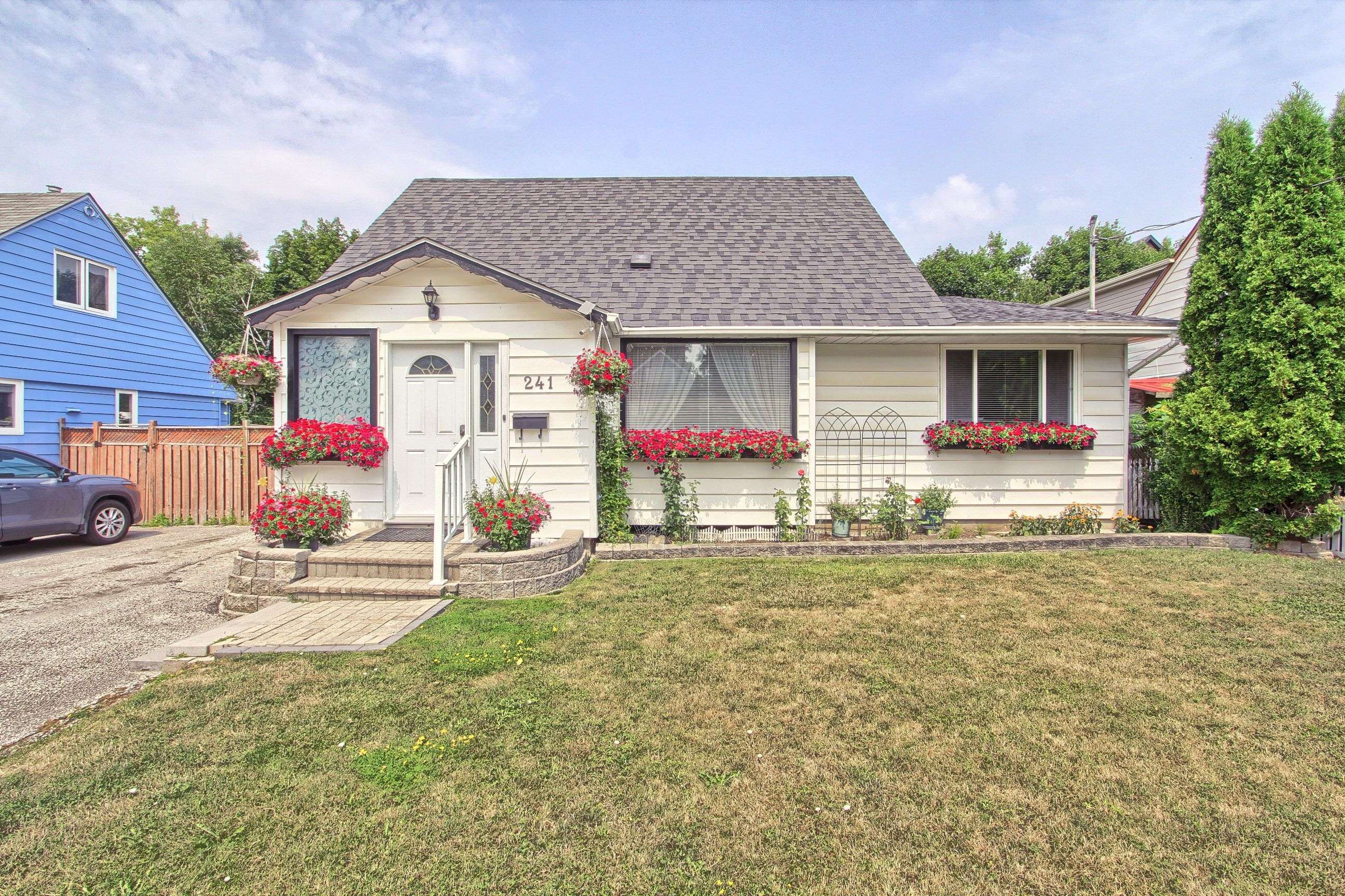 Newmarket, ON L3Y 1H1,241 Andrew ST