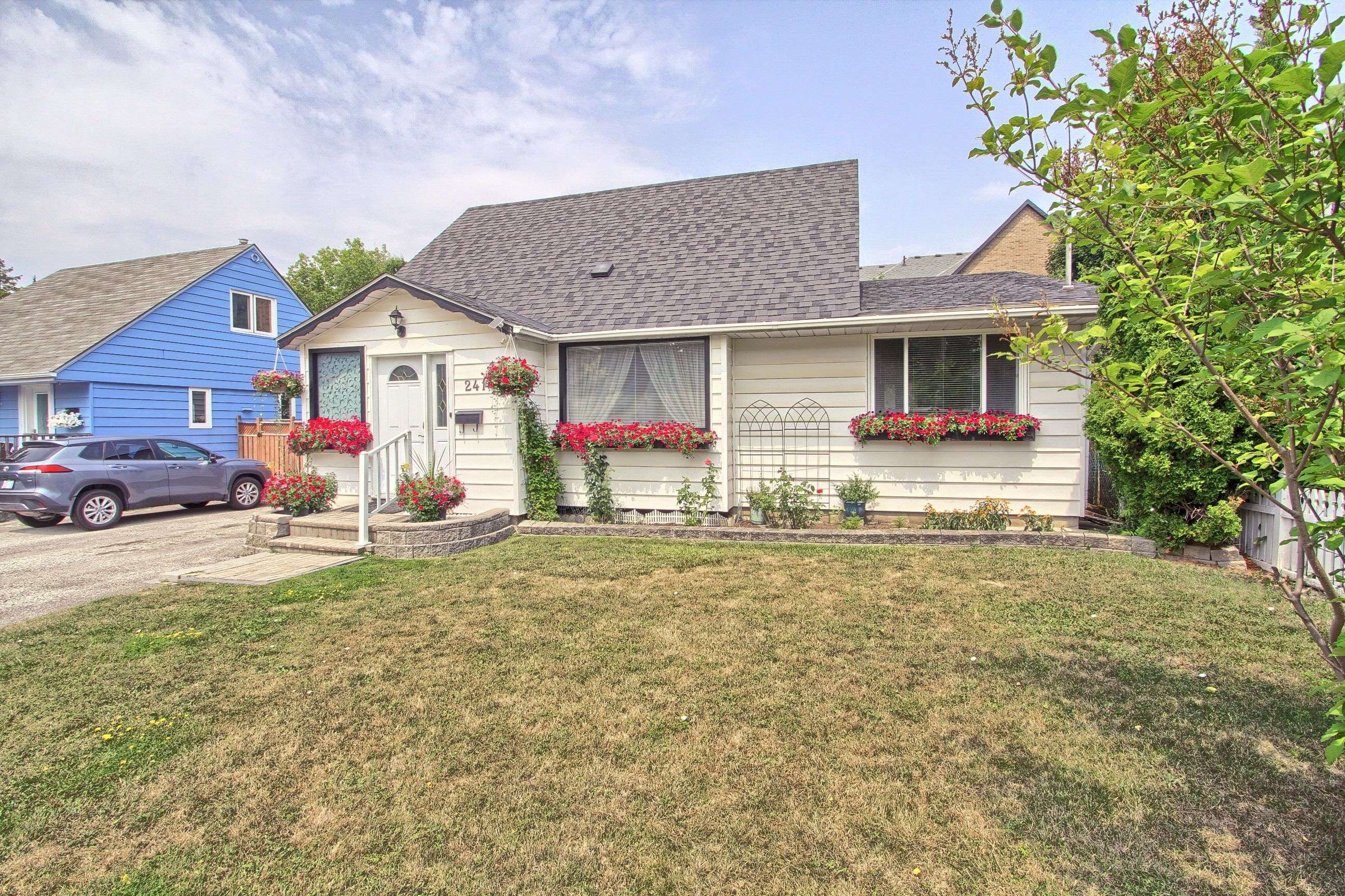 Newmarket, ON L3Y 1H1,241 Andrew ST