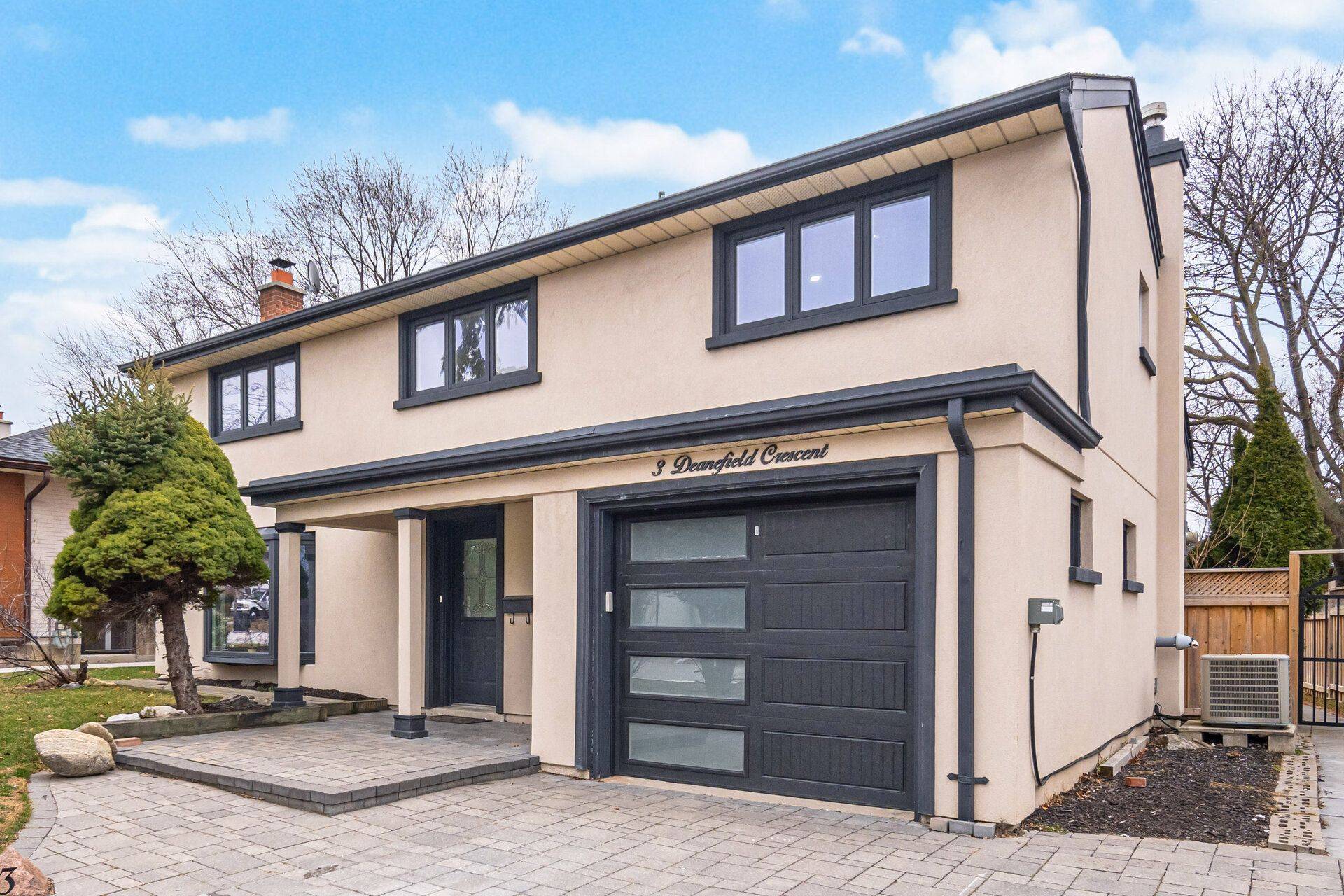 Toronto W08, ON M9B 3B2,3 Deanefield CRES