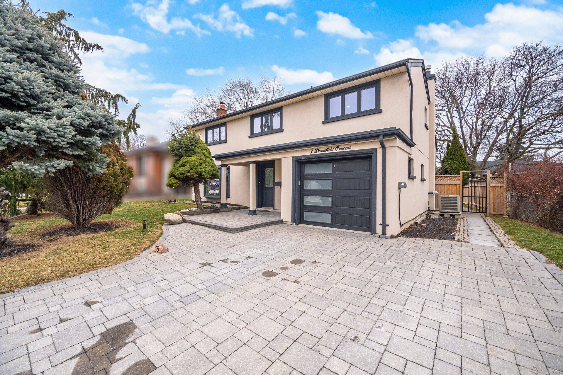 Toronto W08, ON M9B 3B2,3 Deanefield CRES