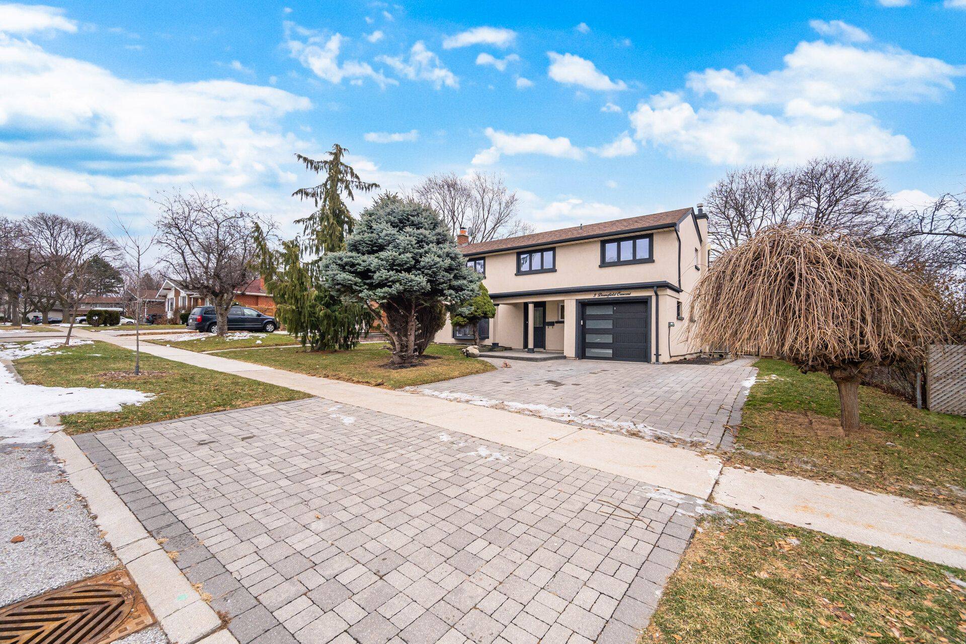 Toronto W08, ON M9B 3B2,3 Deanefield CRES