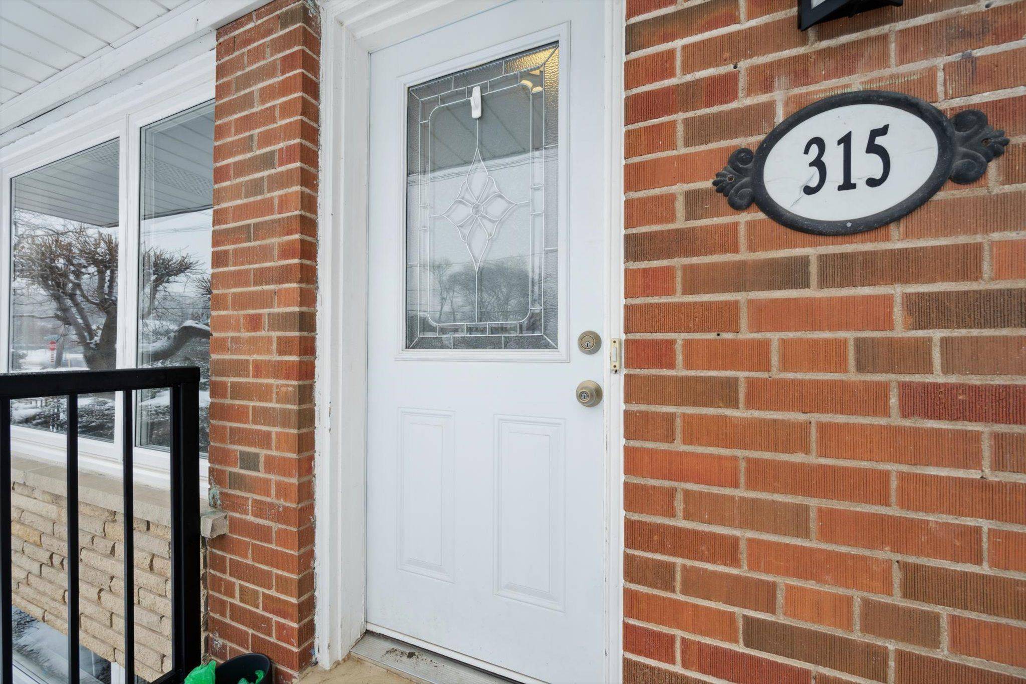 Oakville, ON L6K 3L5,315 Queen Mary DR #Main Level