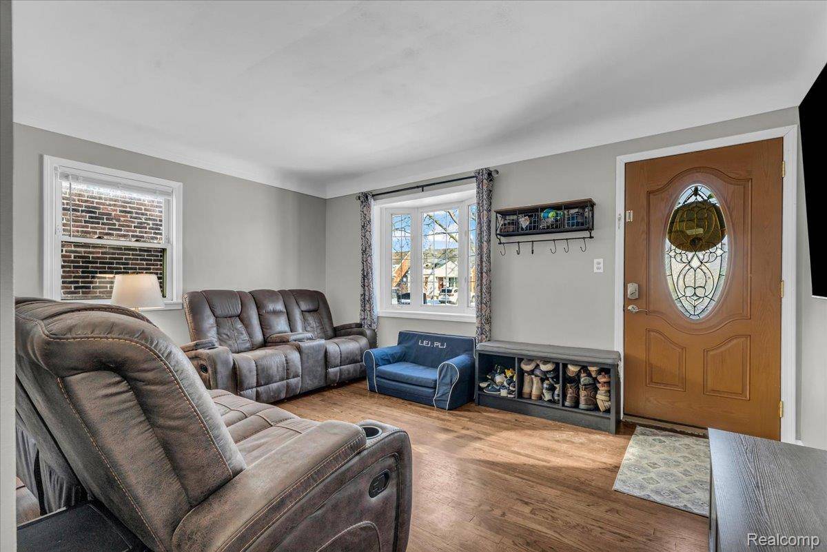 Allen Park, MI 48101,10036 Ruth AVE