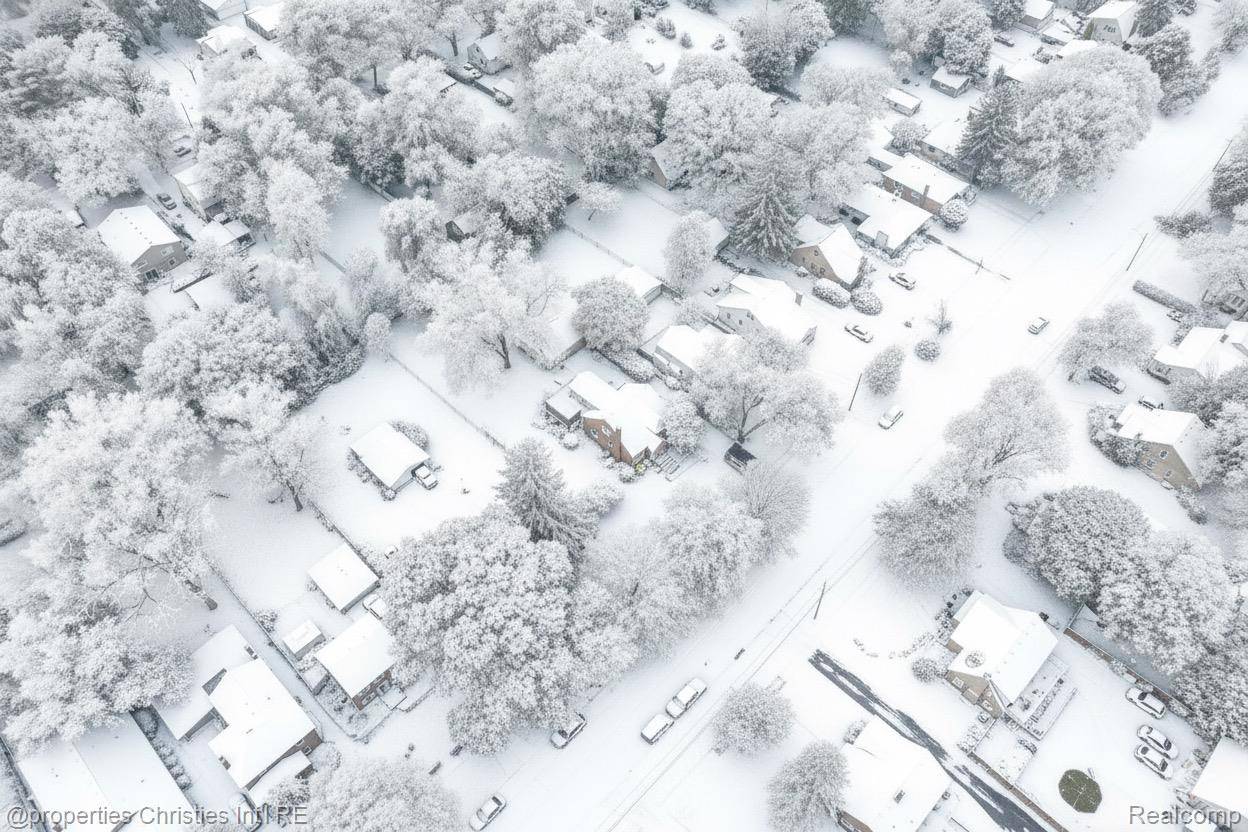 Farmington, MI 48336,22627 Brookdale ST