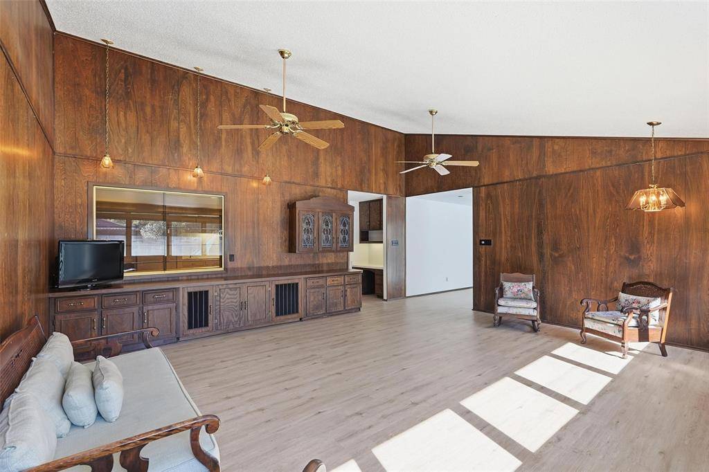 Arlington, TX 76010,112 Virginia Lane