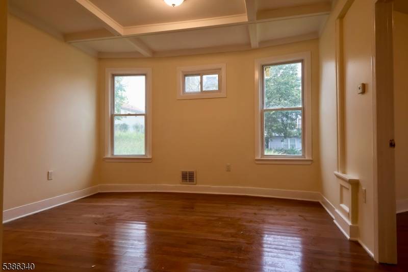 Newark City, NJ 07103,484 S 16Th St #1