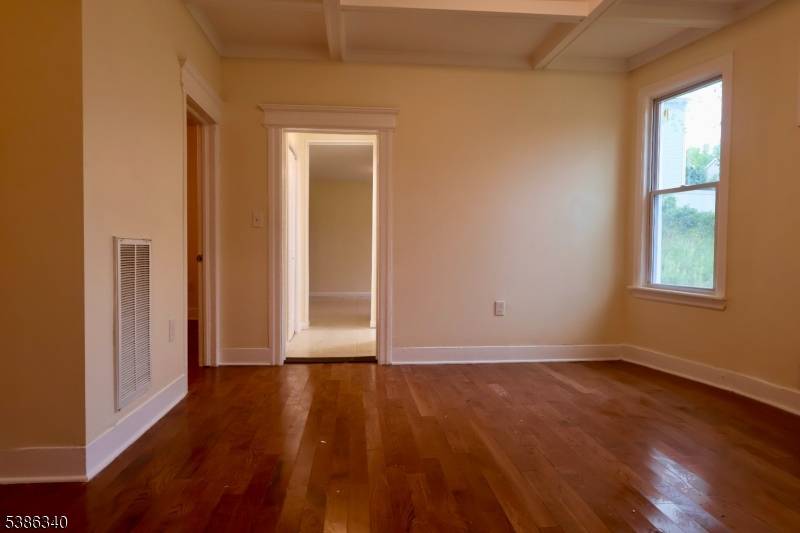 Newark City, NJ 07103,484 S 16Th St #1