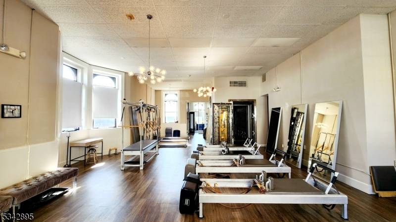 Boonton Town, NJ 07005,612 Main St