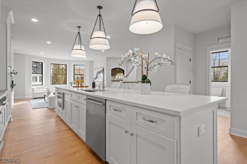 Old Tappan Boro, NJ 07675,147 Central Ave Unit 20 #20