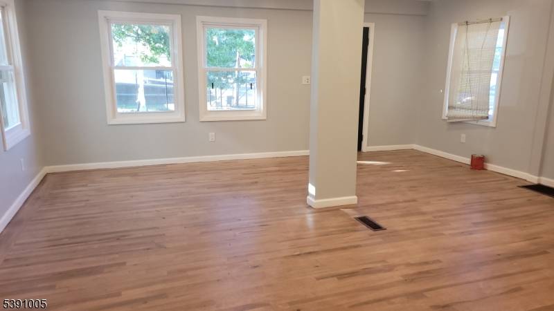 East Orange City, NJ 07018,94 Sanford St