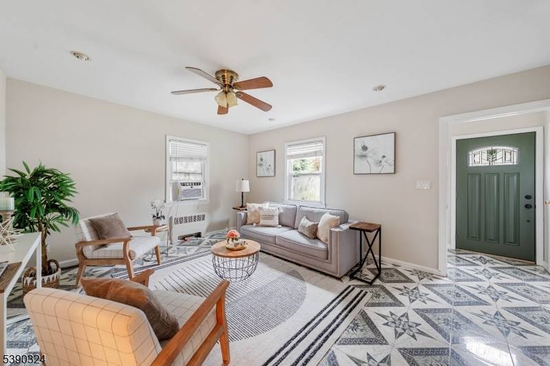 Roselle Park Boro, NJ 07204,38 W Colfax Ave