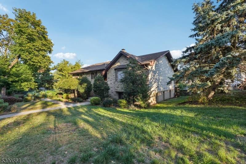 Totowa Boro, NJ 07512,8 Cambridge Rd