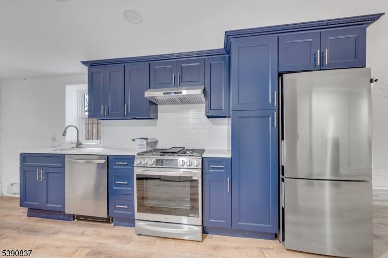 Newark City, NJ 07104,13 2nd Ave #B