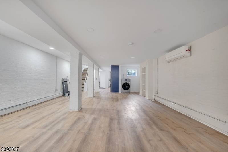 Newark City, NJ 07104,13 2nd Ave #B