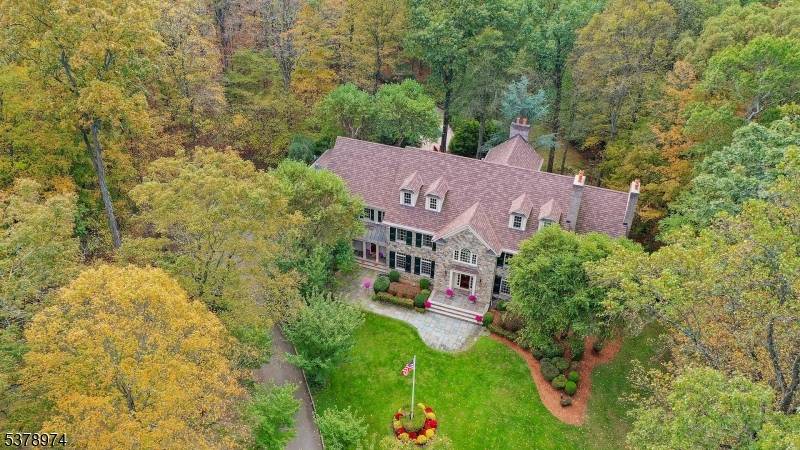 23 Charlotte Hill Dr, Bernardsville Boro, NJ 07924