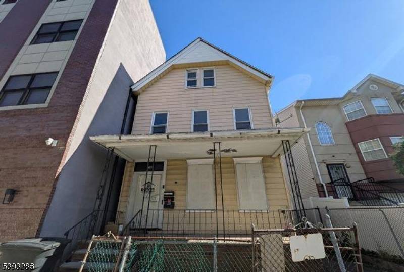 Newark City, NJ 07104,116 Mayor Gibson