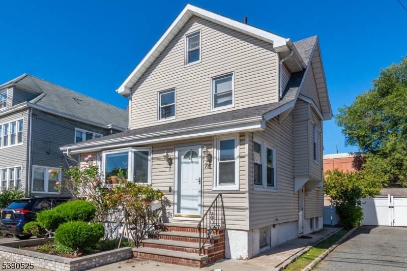 Clifton City, NJ 07011,74 Trimble Ave