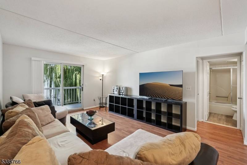 Hackensack City, NJ 07601,38 Moonachie Rd #116