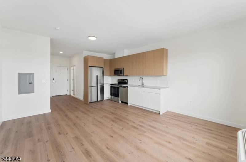 East Orange City, NJ 07018,431 Dr Mlk Jr Blvd #324