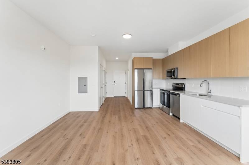 East Orange City, NJ 07018,431 Dr Mlk Jr Blvd #324