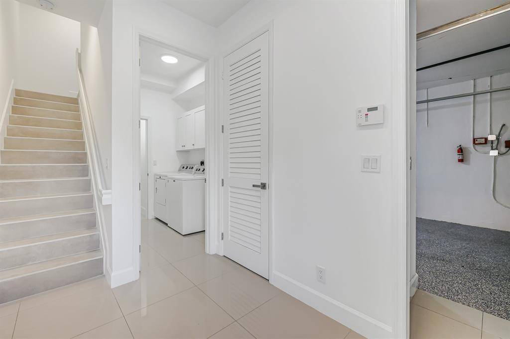 Oakland Park, FL 33309,456 NW 41st St