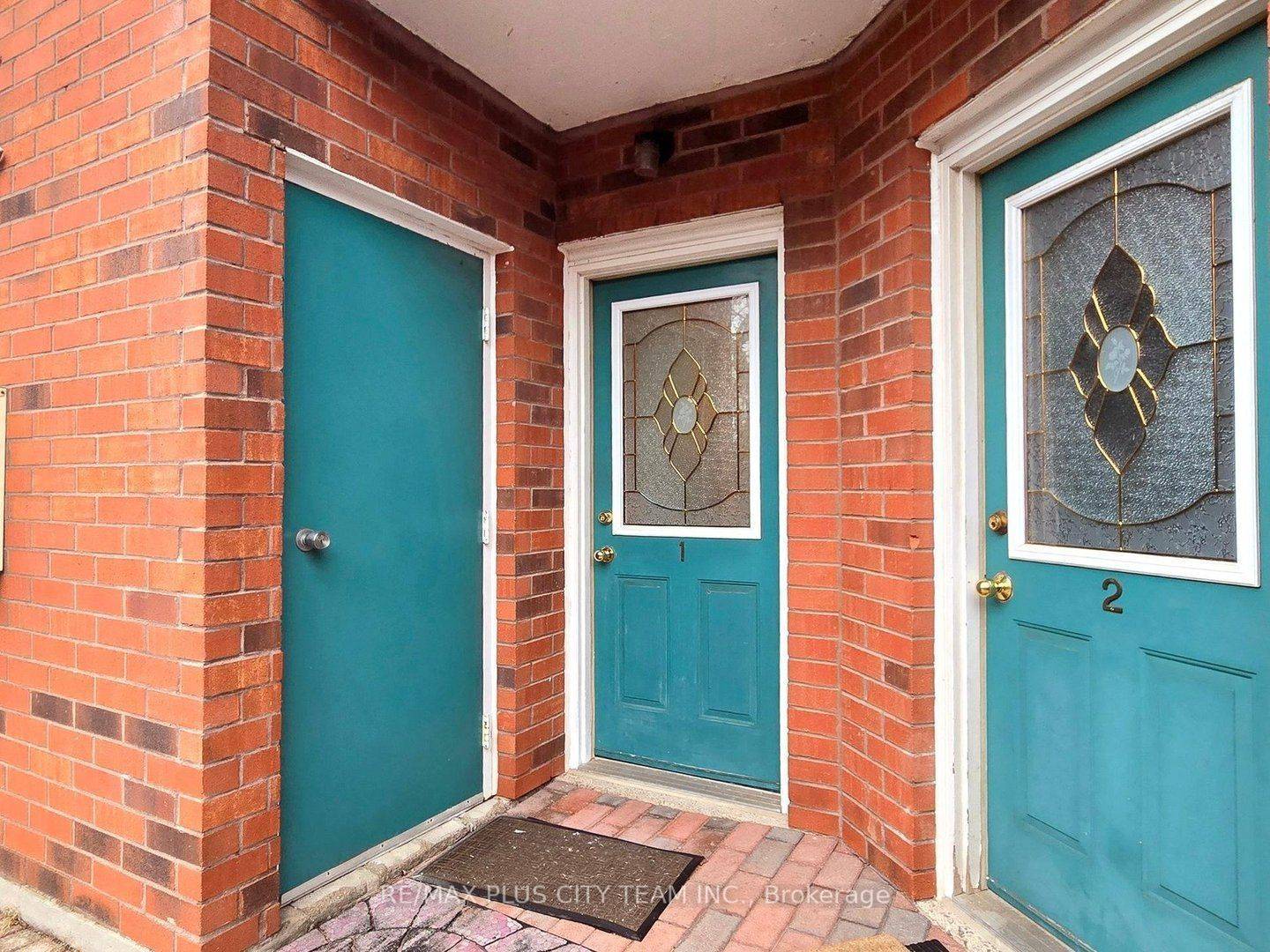 Oakville, ON L6L 3J4,183 Nelson ST #1