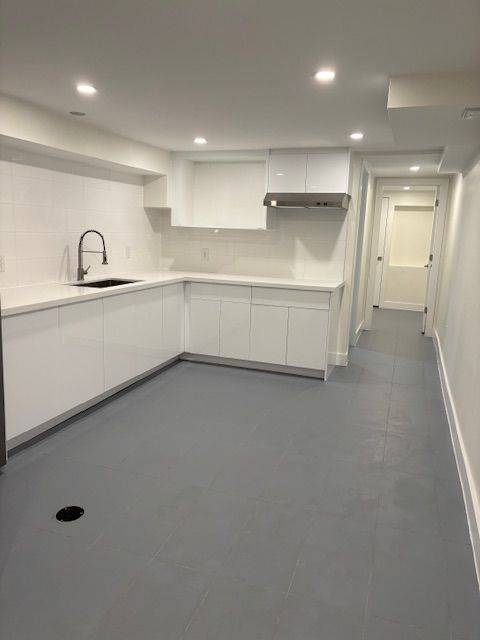 Ajax, ON L1S 1S8,8 York ST #B