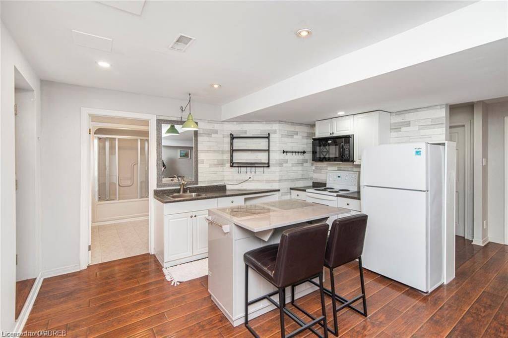 St. Catharines, ON L2M 5P2,14 ORMONDE AVE #Lower