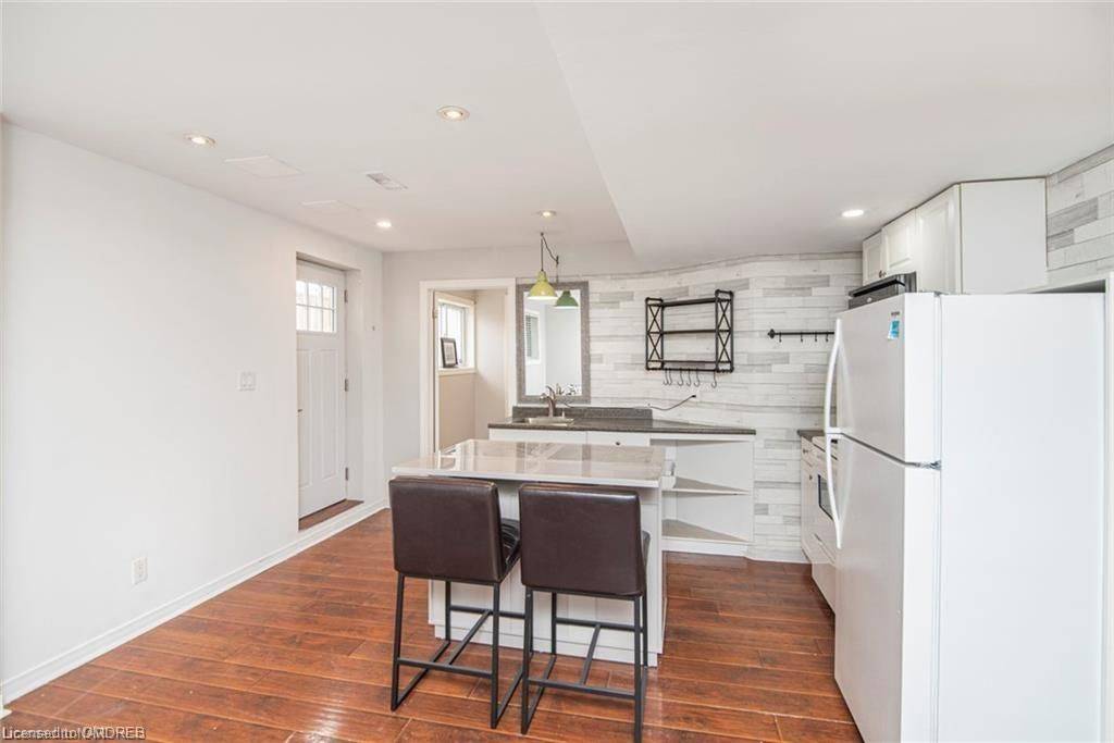 St. Catharines, ON L2M 5P2,14 ORMONDE AVE #Lower