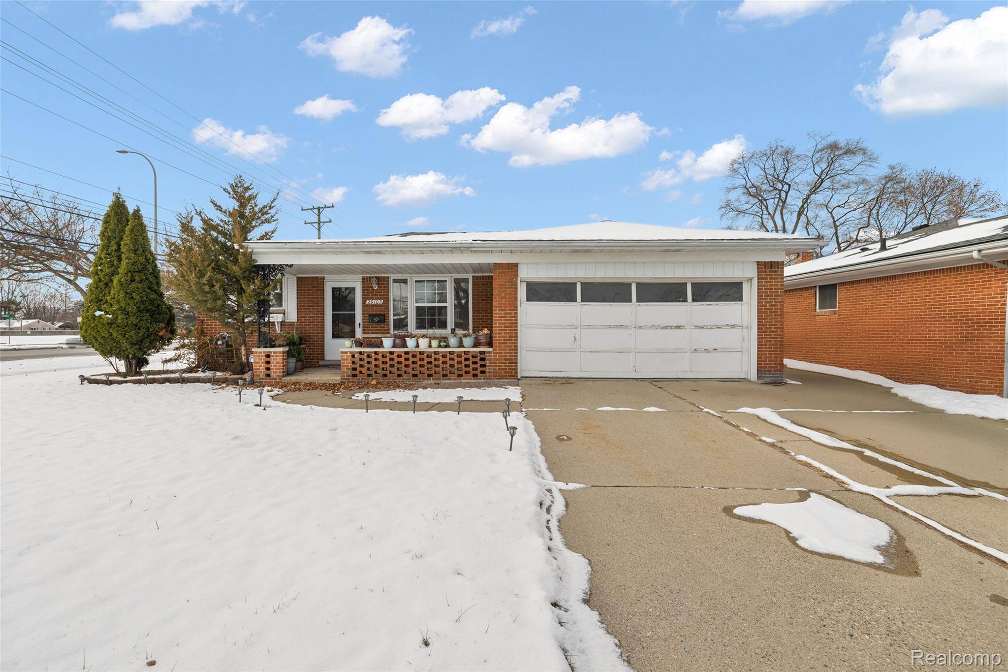 Warren, MI 48093,29105 Palomino DR