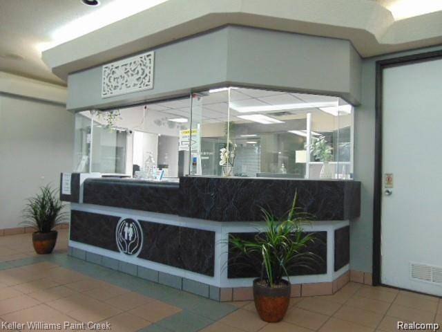 Farmington Hills, MI 48334,30000 ORCHARD LAKE RD