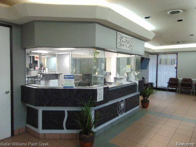 Farmington Hills, MI 48334,30000 ORCHARD LAKE RD