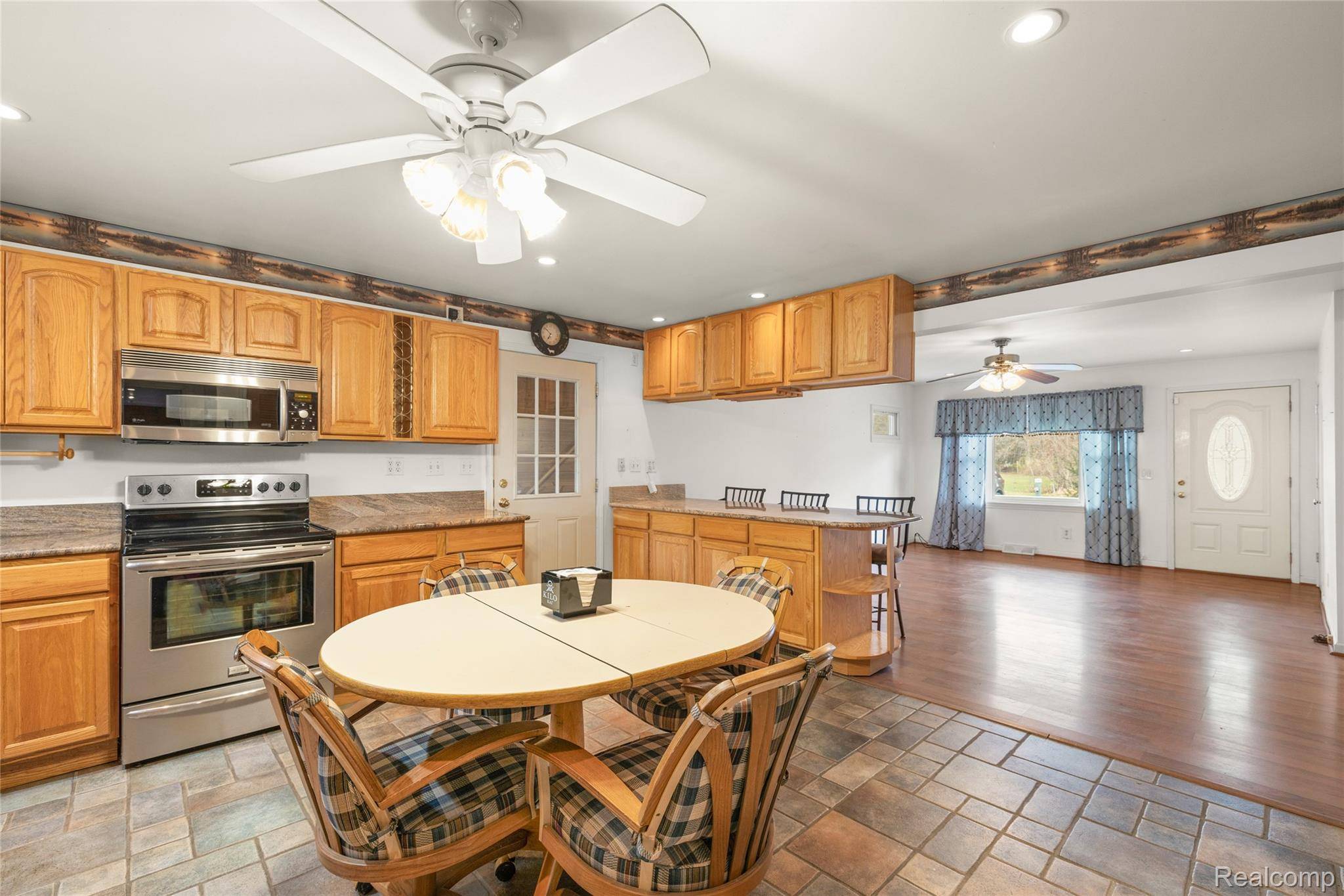 Romulus, MI 48174,35855 Herman ST