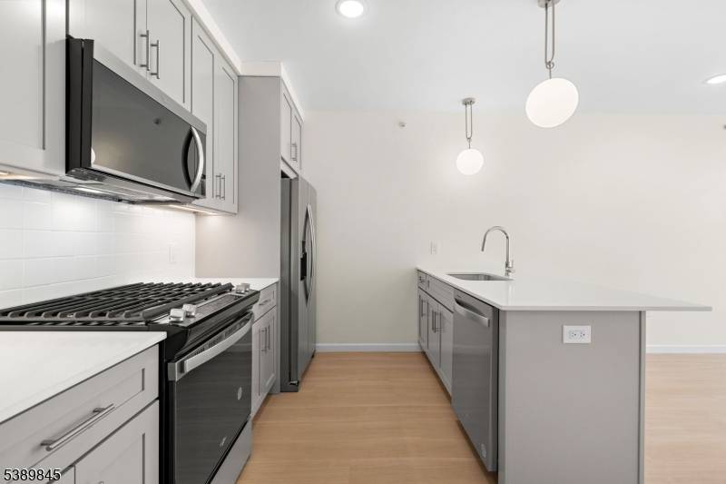 Morristown Town, NJ 07960,70 Ridgedale Ave #310